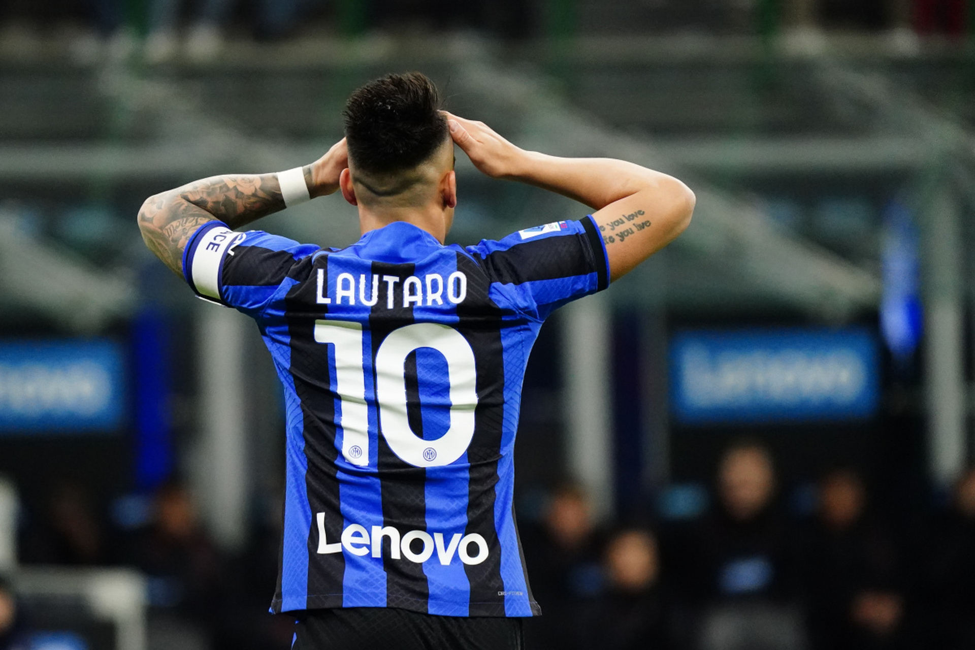 詹姆斯本人 詹姆斯本人